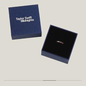 Taylor swift bejeweled ring size 7